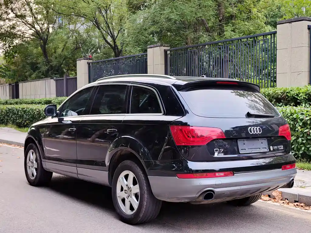 Audi Q7 — миниатюра 5