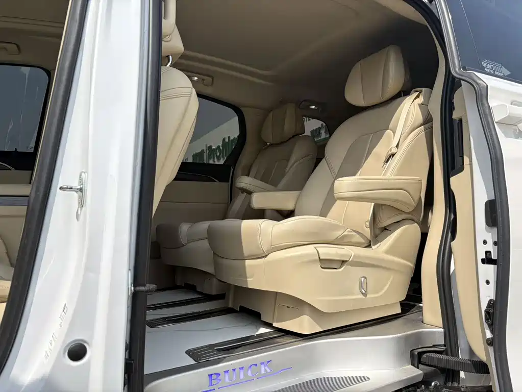 Buick GL8 — миниатюра 11