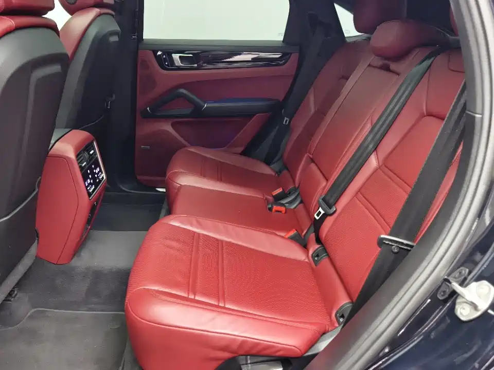 Porsche Cayenne — миниатюра 12