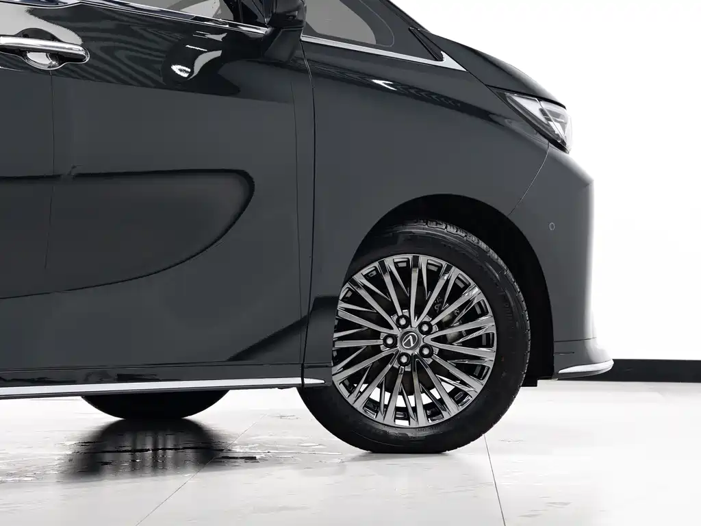 Lexus LM — миниатюра 4