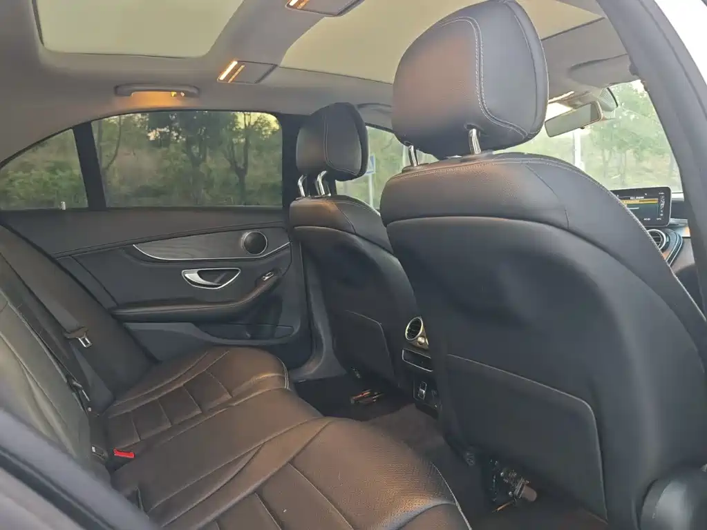 Mercedes-Benz C-Class — миниатюра 6