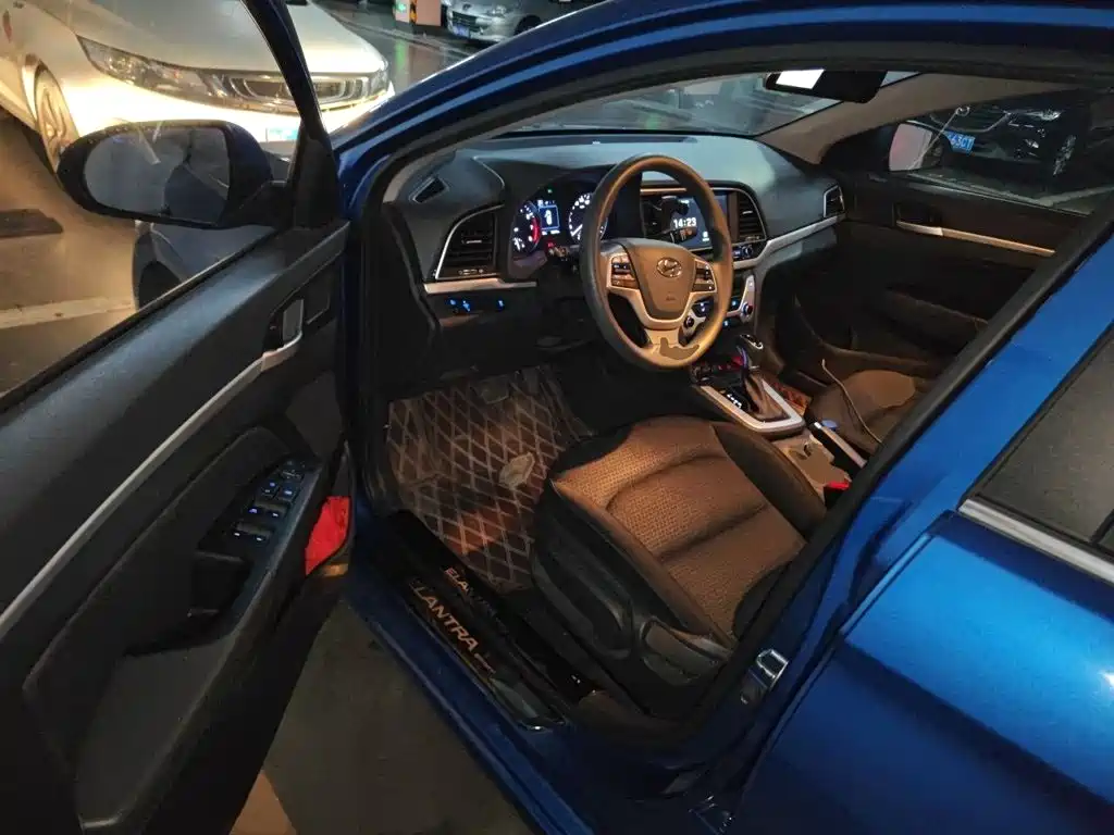 Hyundai Elantra — миниатюра 12