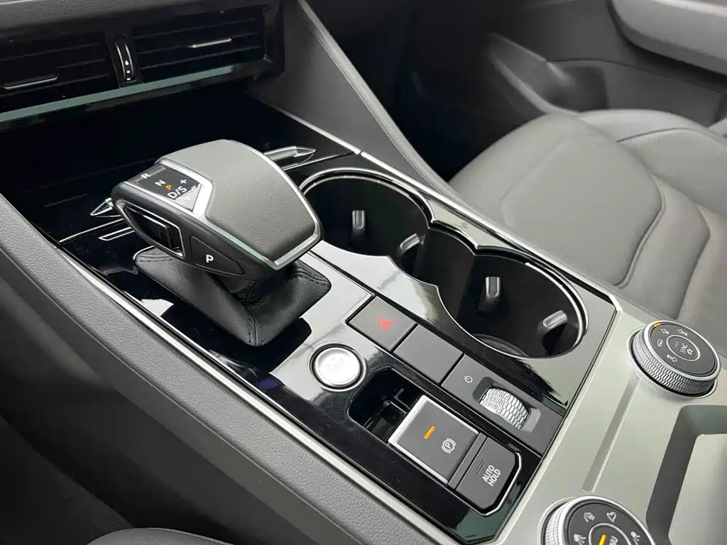 Volkswagen Touareg — миниатюра 12