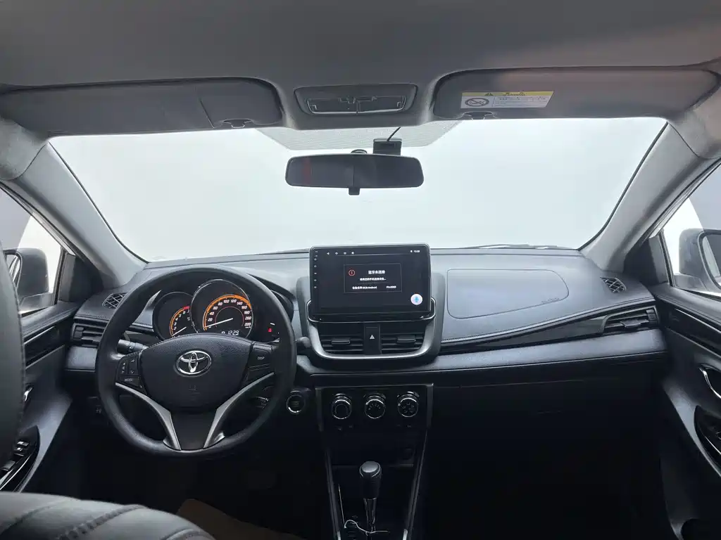 Toyota Yaris L — миниатюра 25