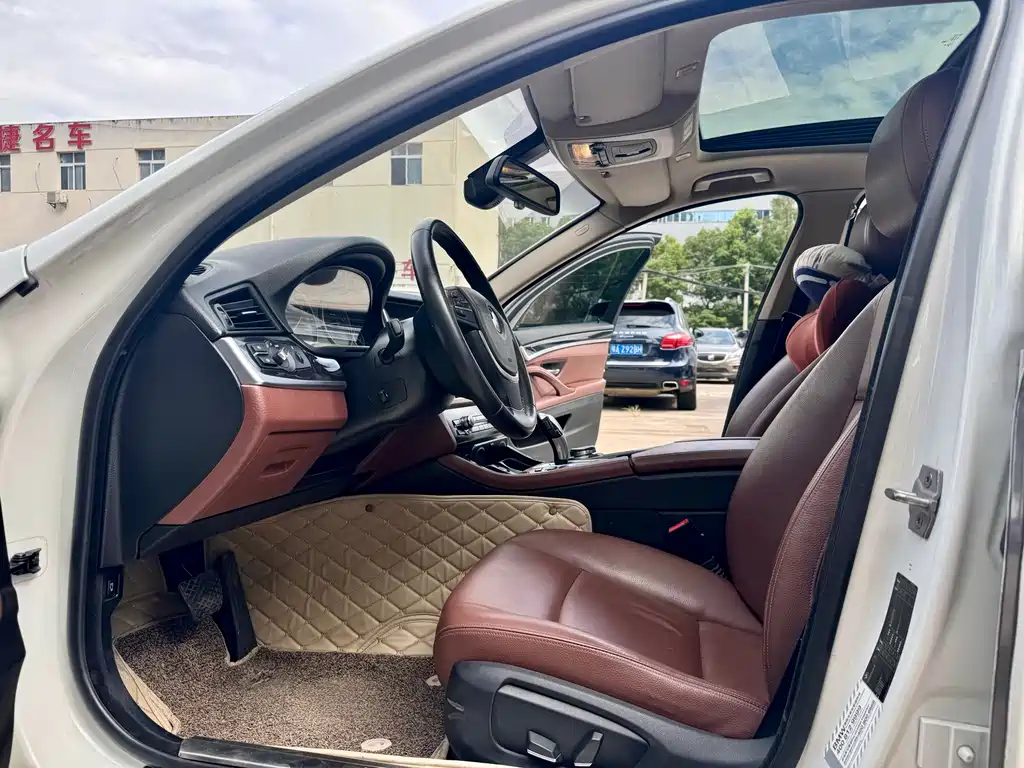 BMW 5 Series — миниатюра 4