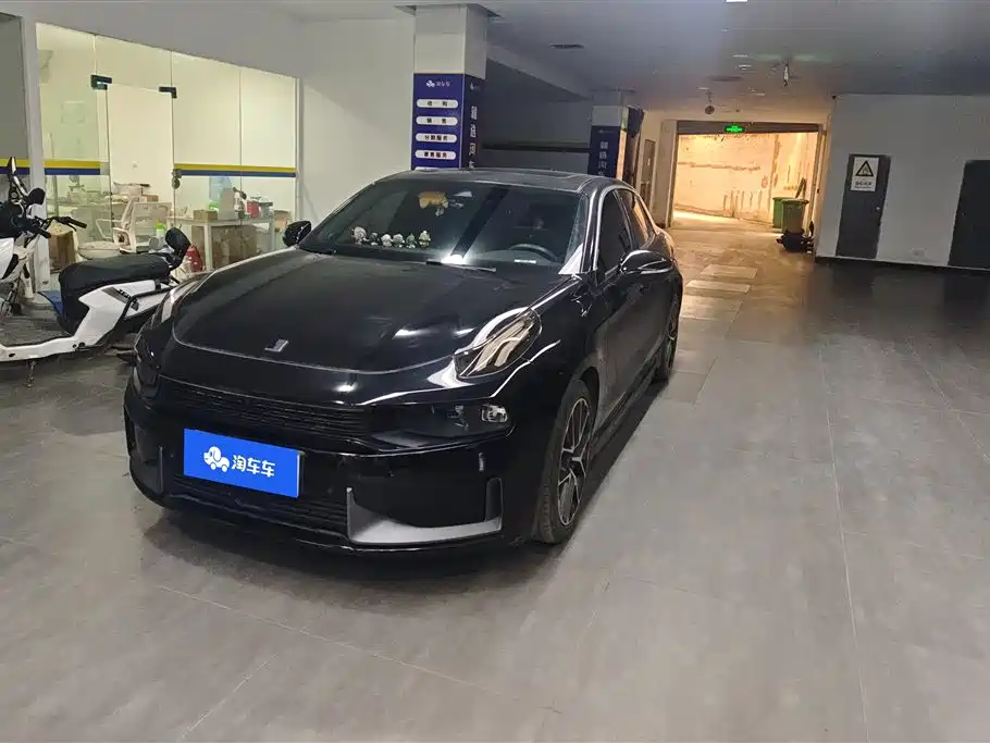 Lynk & Co 03