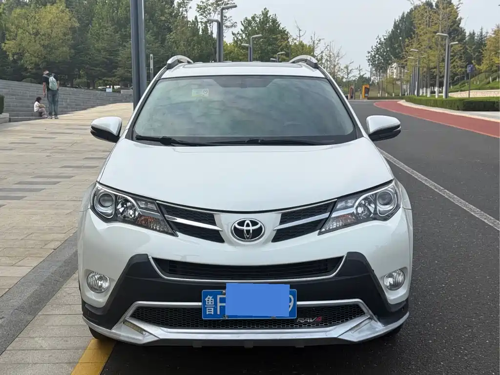 Toyota RAV4 — миниатюра 2