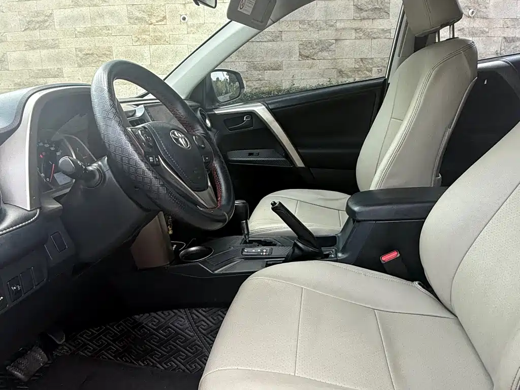 Toyota RAV4 — миниатюра 9