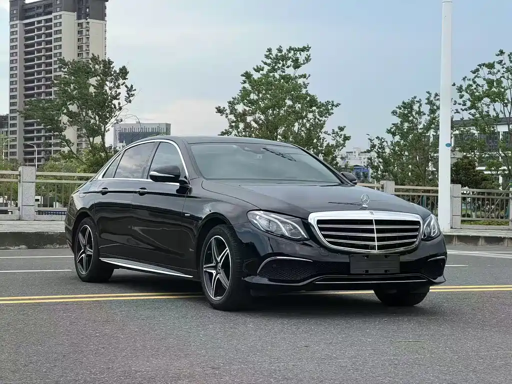 Mercedes-Benz E-Class — миниатюра 3