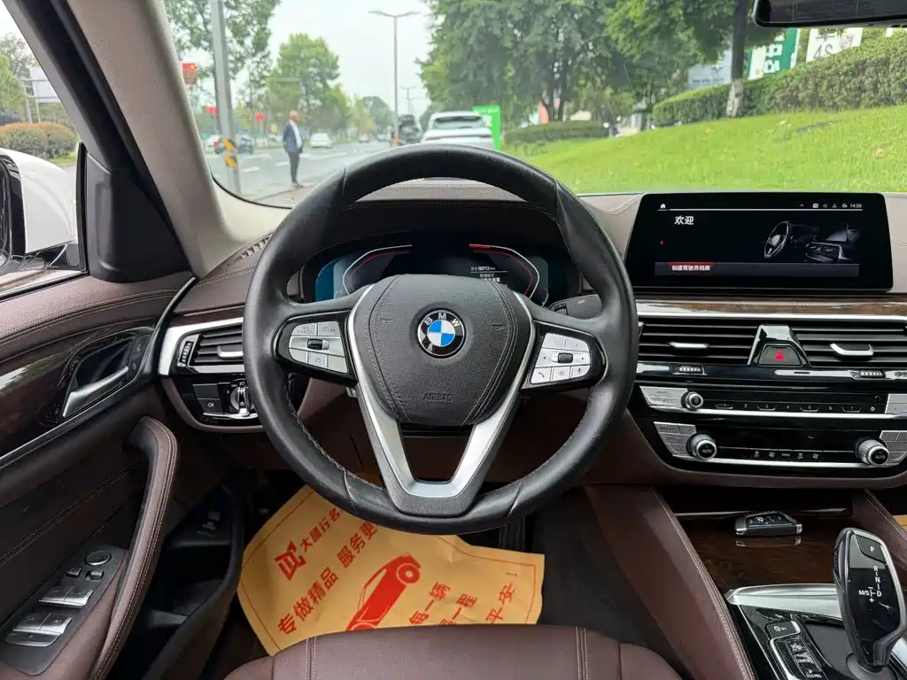 BMW 5 Series — миниатюра 14