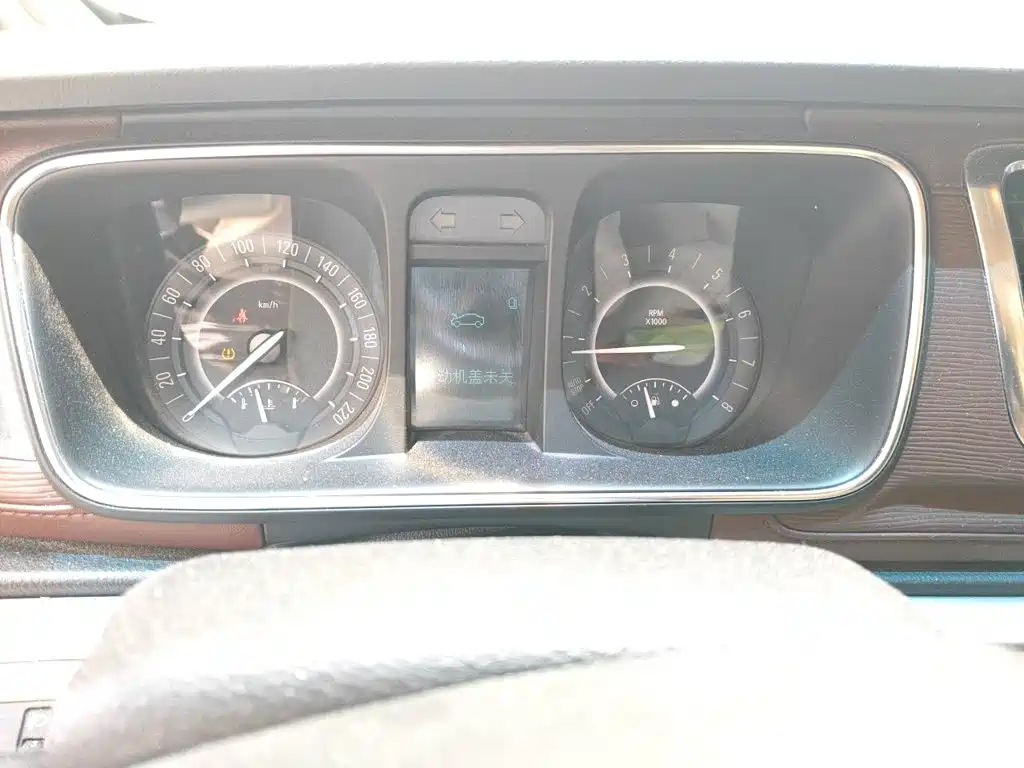 Buick GL8 — миниатюра 7