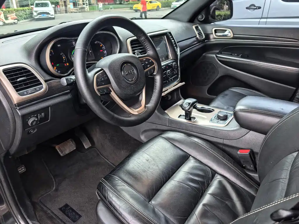Jeep Grand Cherokee (Import) — миниатюра 4
