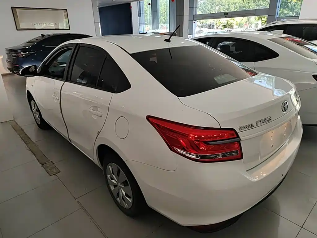 Toyota Yaris L — миниатюра 5