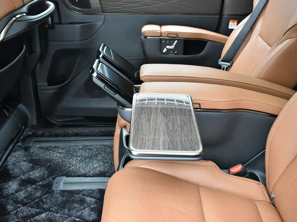 Toyota Alphard — миниатюра 22