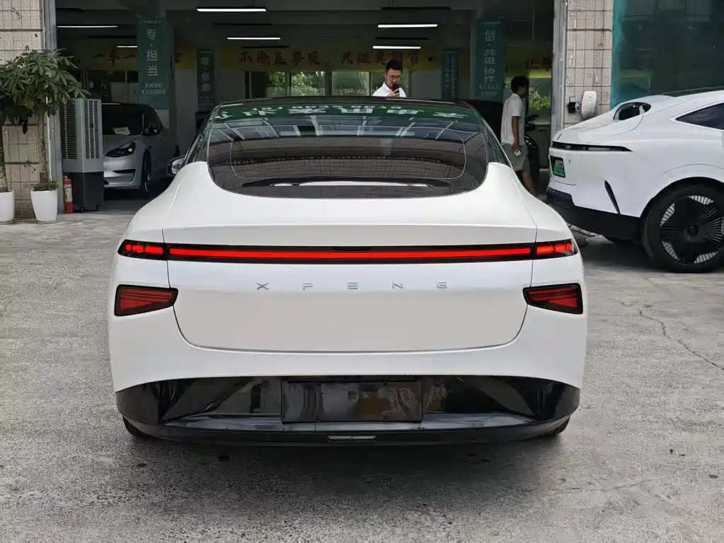 XPeng P7 — миниатюра 3