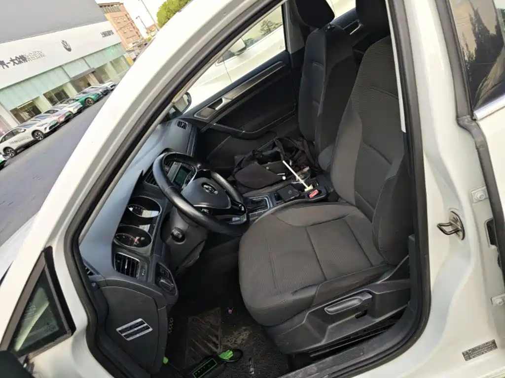 Volkswagen Golf — миниатюра 8