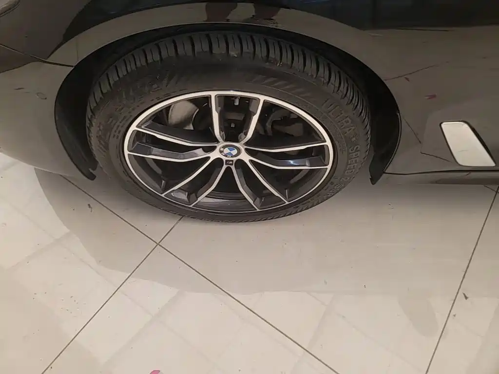 BMW 5 Series — миниатюра 23