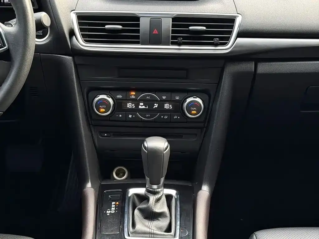 Mazda 3 Axela — миниатюра 8