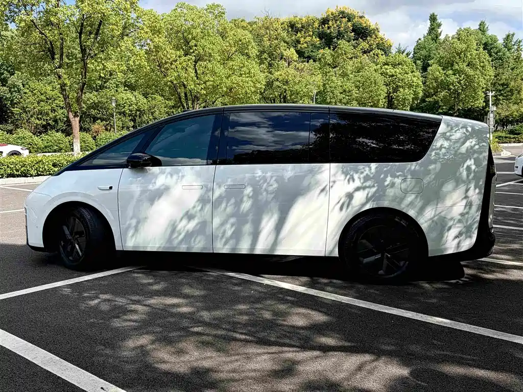 Li Auto Li MEGA — миниатюра 4