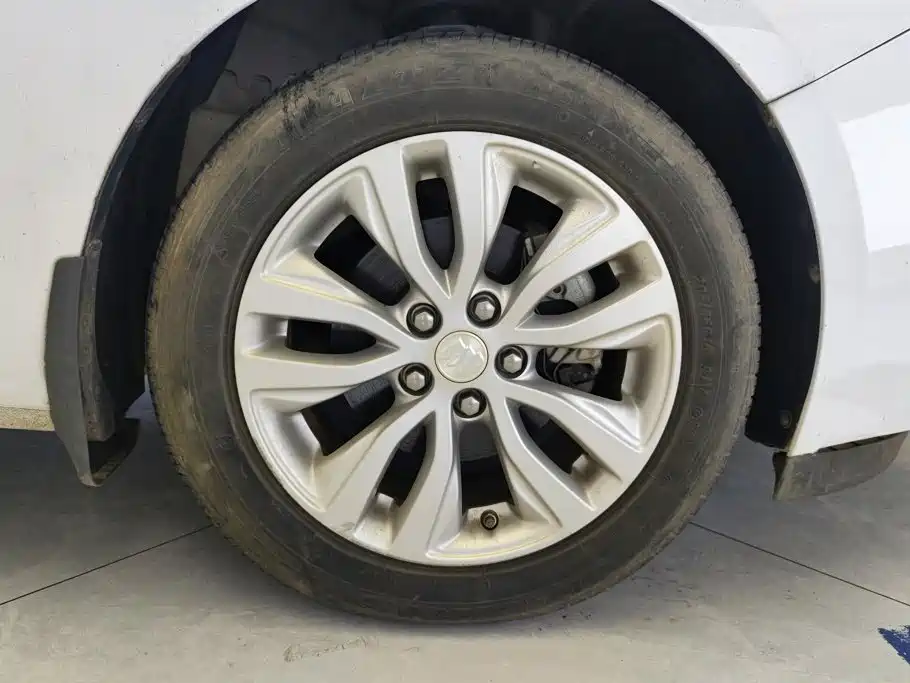 Buick Excelle — миниатюра 6