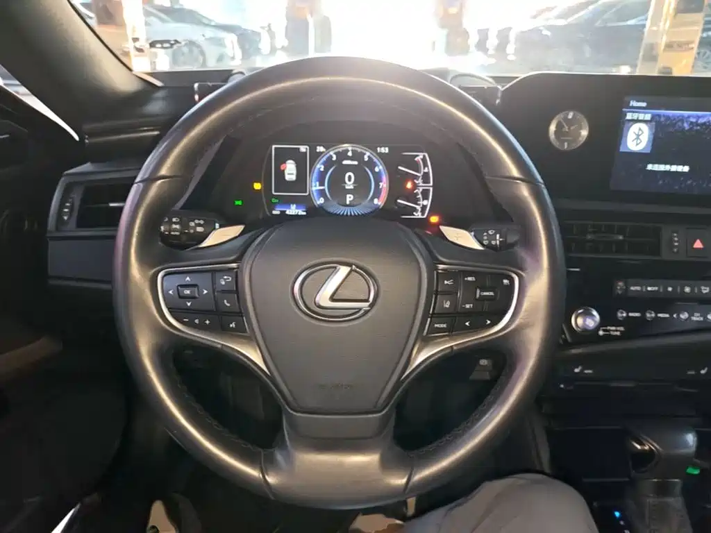 Lexus ES — миниатюра 11