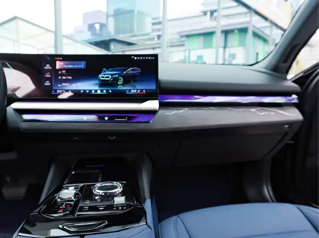 BMW 5 Series — миниатюра 24