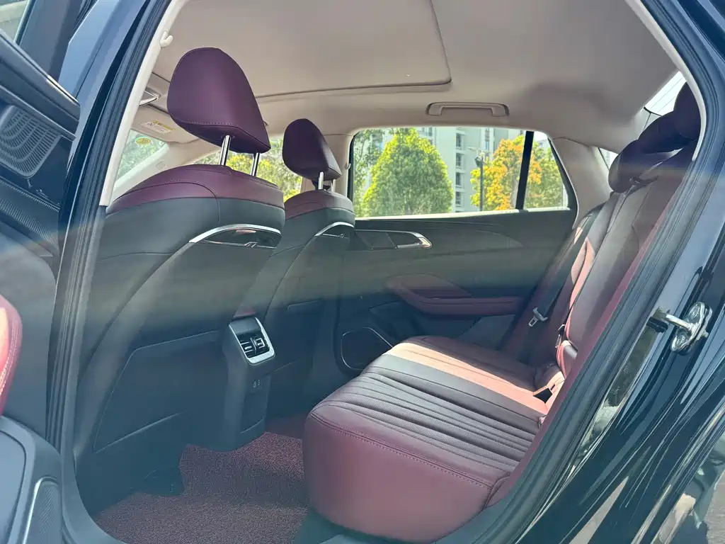 Hongqi Hongqi H5 — миниатюра 8