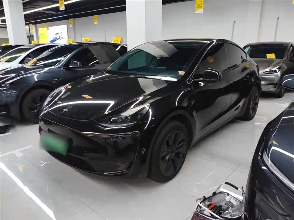 Tesla Model Y 2024