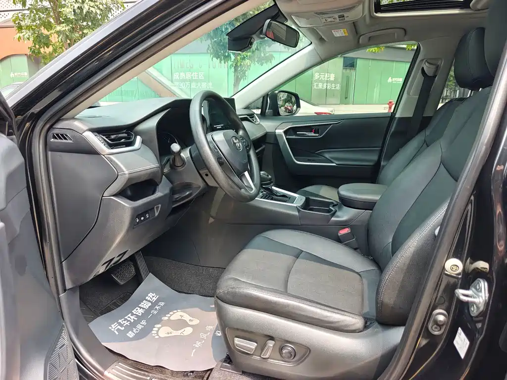 Toyota RAV4 — миниатюра 8