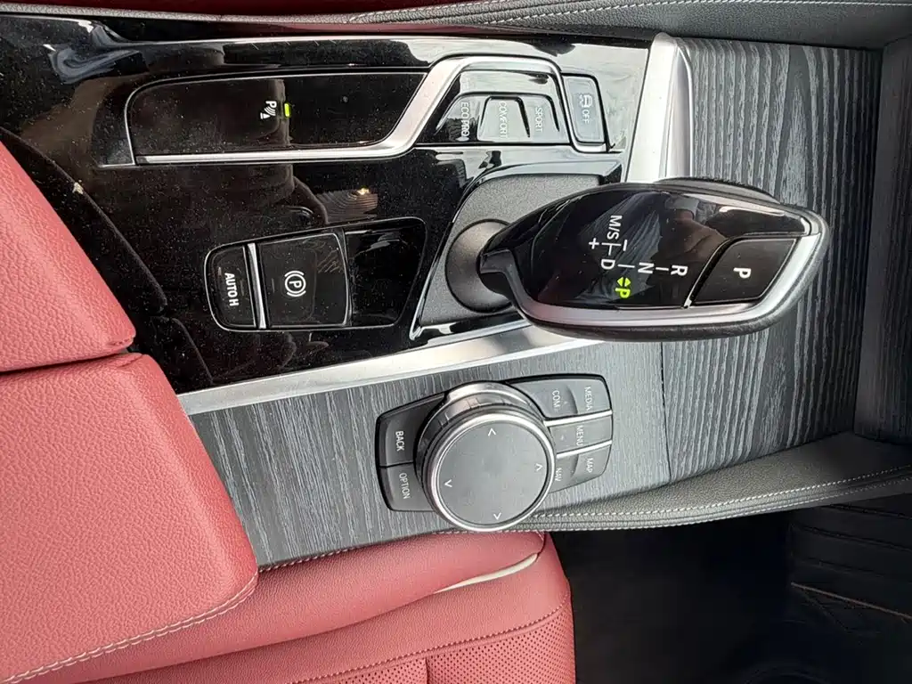 BMW 5 Series — миниатюра 13
