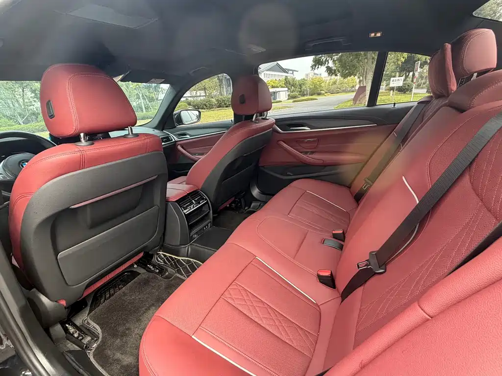 BMW 5 Series — миниатюра 14