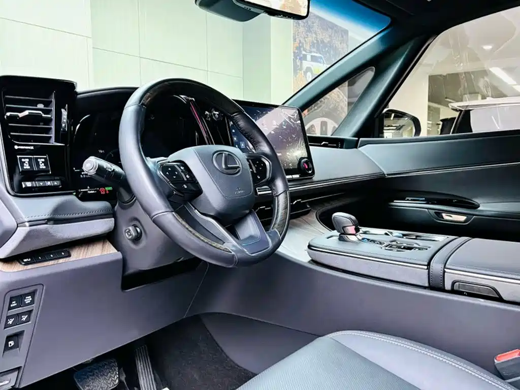 Lexus LM — миниатюра 2