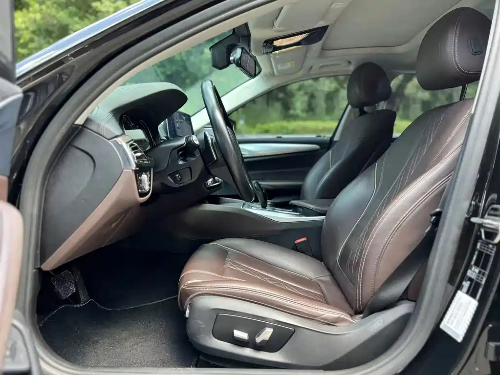 BMW 5 Series — миниатюра 4