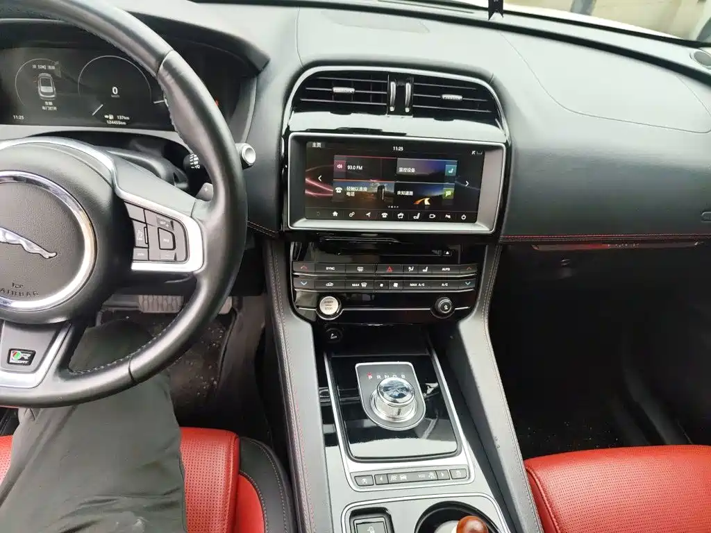 Jaguar F-PACE — миниатюра 6