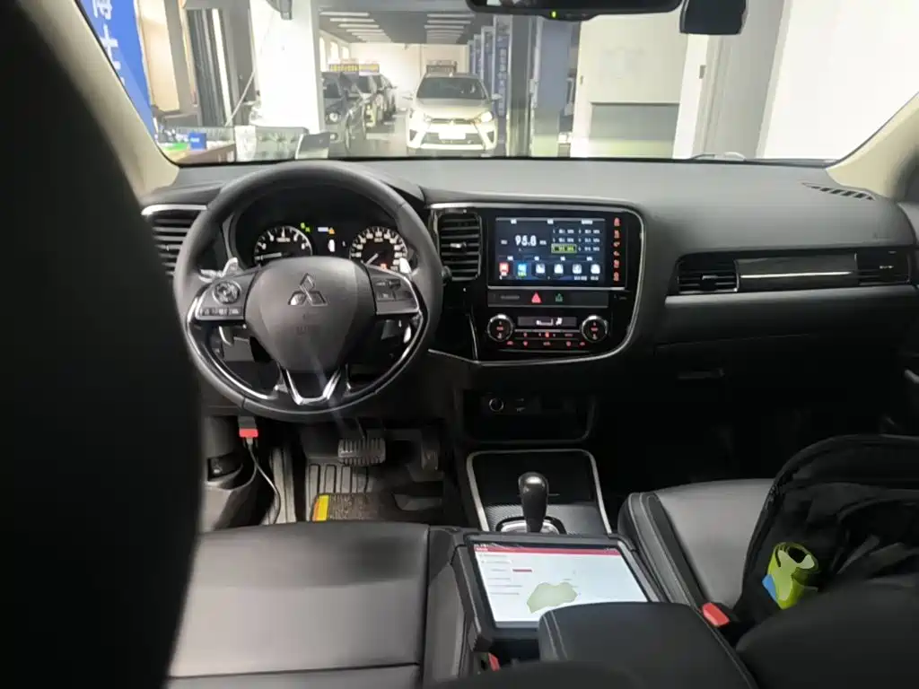 Mitsubishi Outlander — миниатюра 10