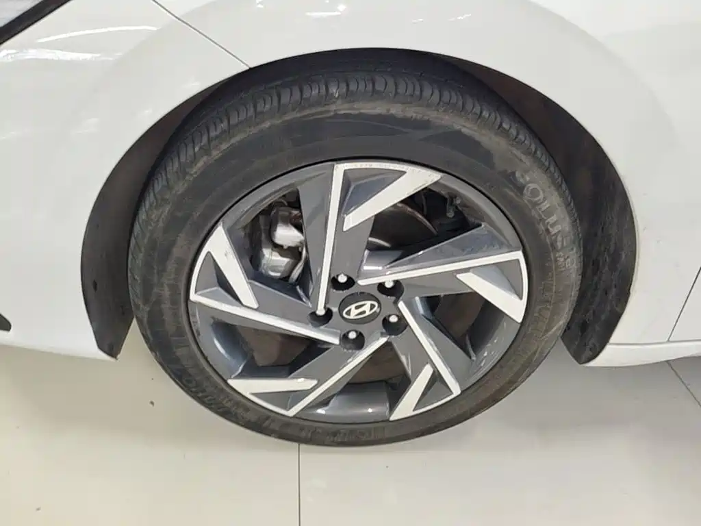Hyundai Elantra — миниатюра 23