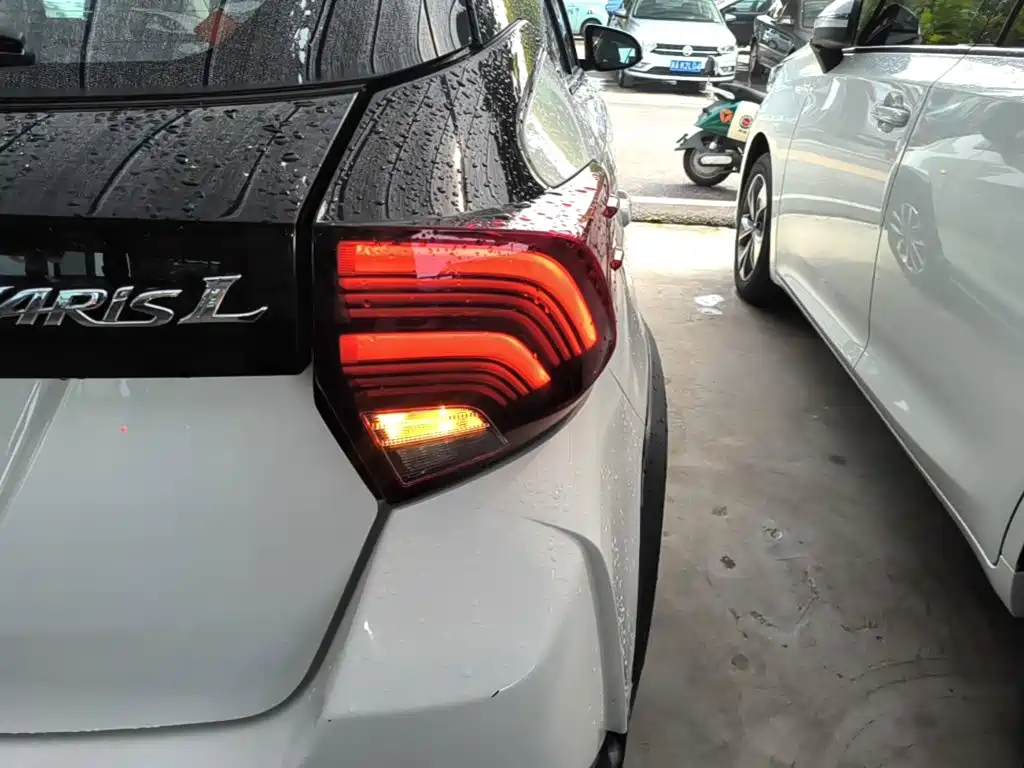 Toyota Yaris L — миниатюра 8
