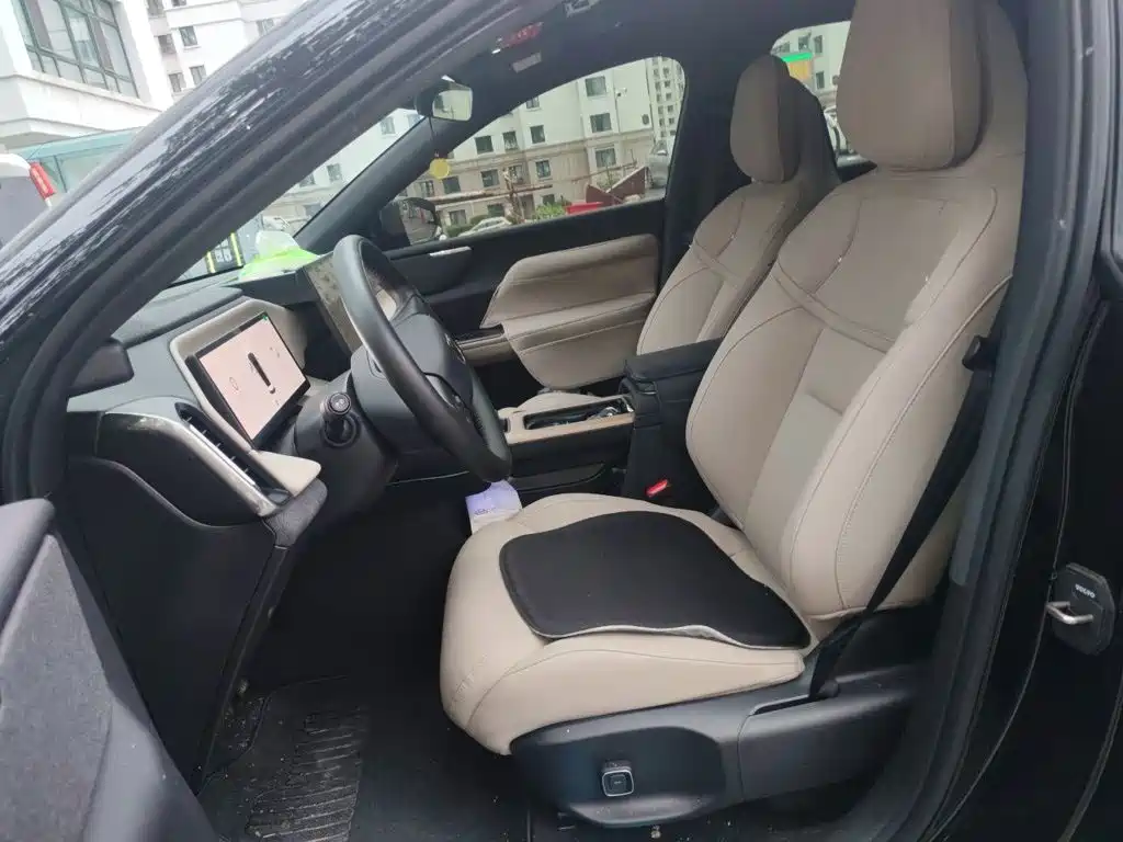 Volvo XC70 PHEV — миниатюра 16