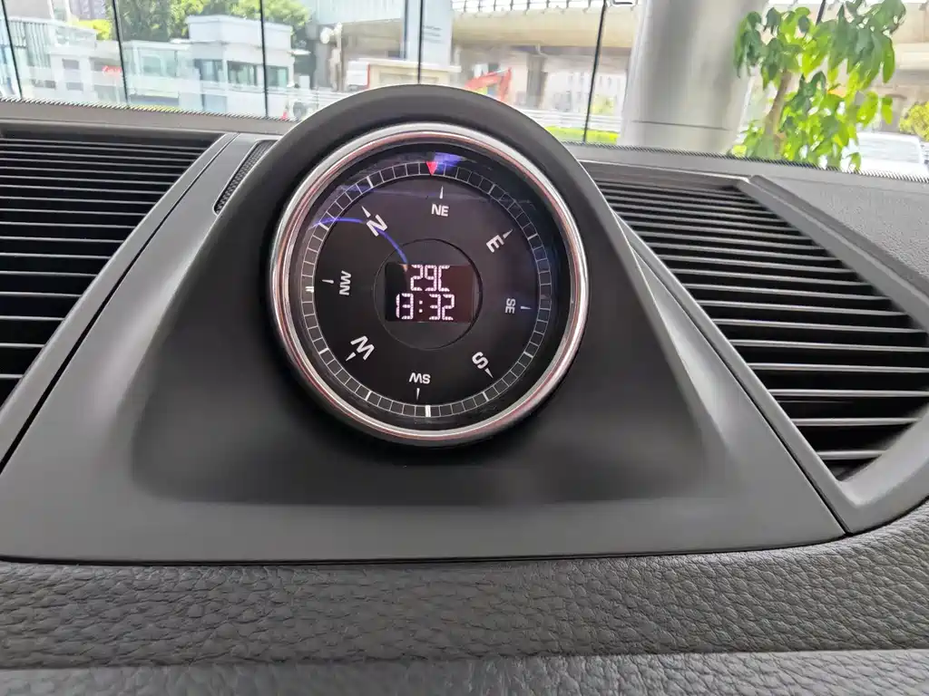 Porsche Macan — миниатюра 20
