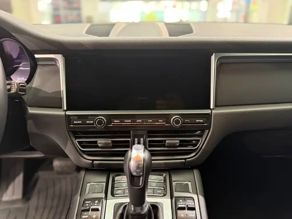 Porsche Macan — миниатюра 9