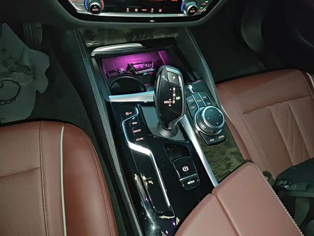 BMW 5 Series — миниатюра 14