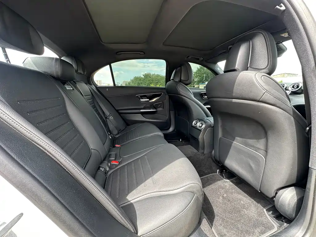 Mercedes-Benz C-Class — миниатюра 8