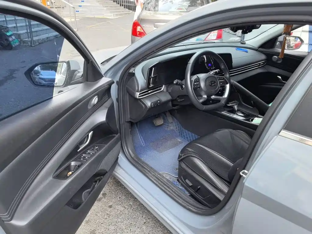 Hyundai Elantra — миниатюра 12