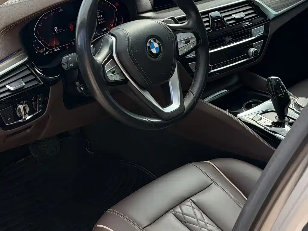 BMW 5 Series — миниатюра 4