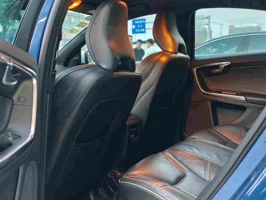 Volvo S60 (Import) — миниатюра 8