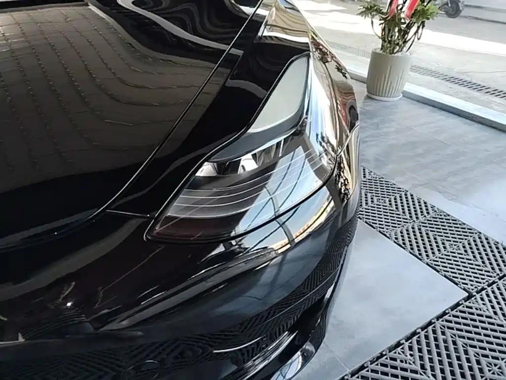 Tesla Model 3 — миниатюра 24
