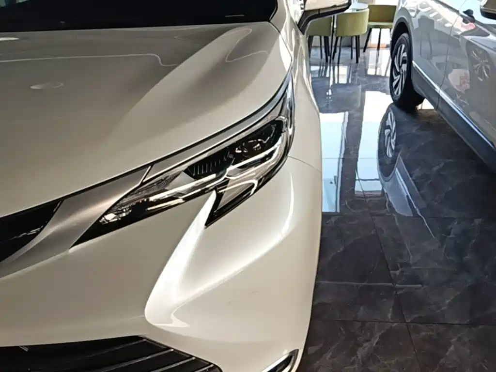 Toyota Sienna — миниатюра 24