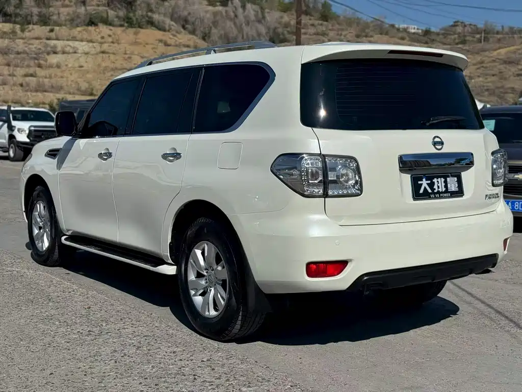 Nissan Patrol — миниатюра 7