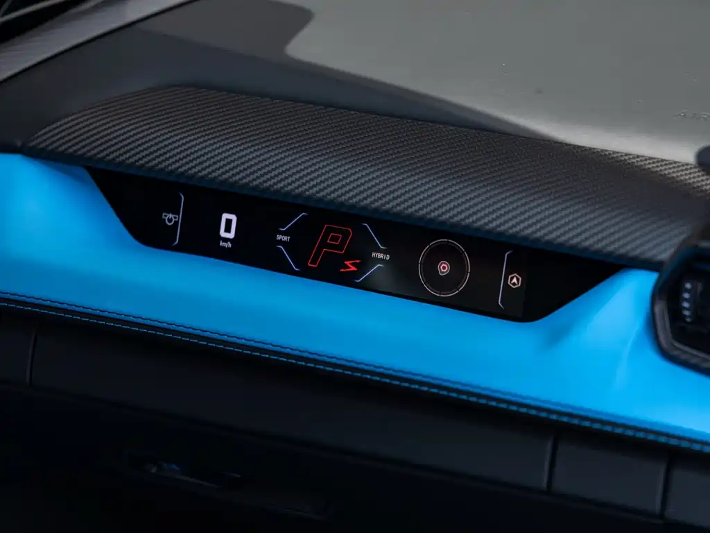 LAMBORGHINI REVUELTO