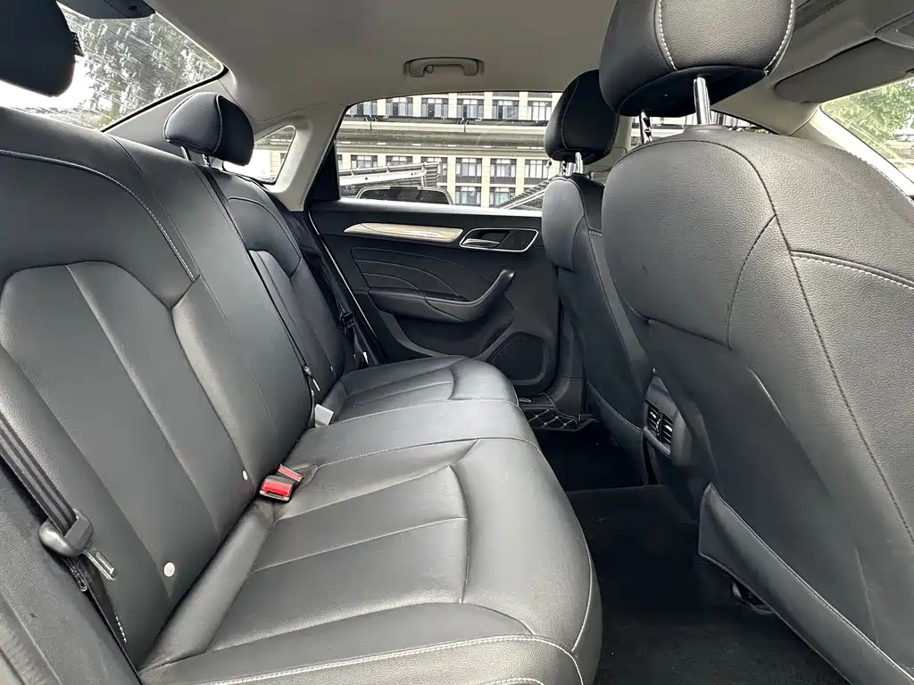Roewe i6 New Energy — миниатюра 18